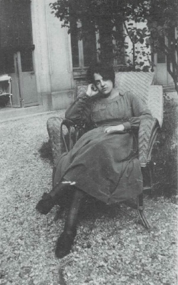 Simone Kahn, vers 1920. Photographie © succession Breton et Kahn, Collection particulière