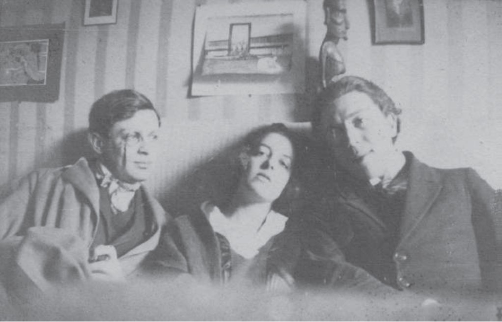 Tristan Tzara, Simone Kahn et André Breton, vers 1921. Photographie © succession Breton et Kahn, Collection particulière